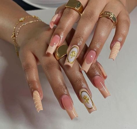 Elegant Nails Gold, Gold Charm Nails, Long Nails French Tip, French Tip Nails Elegant, Long Nails French, Almond Stiletto Nails, Almond Stiletto, Charm Nails, Nails French Tip