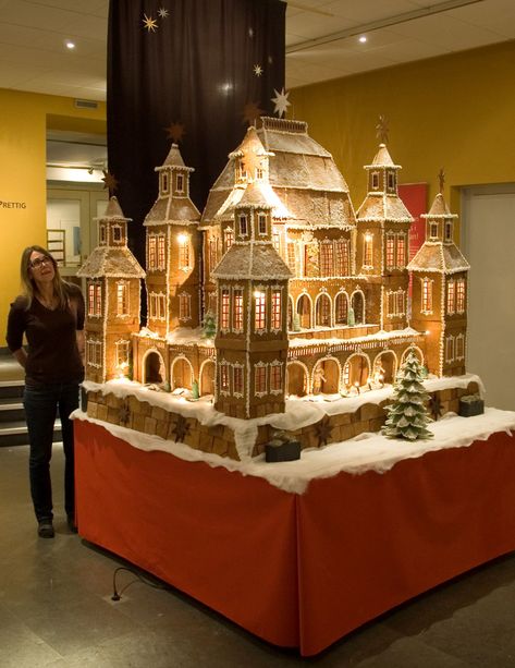 Gingerbread Castle, Gingerbread House Designs, All Things Gingerbread, Magical House, Gingerbread House Cookies, Gingerbread Village, Candy House, Days Till Christmas, Christmas Gingerbread House