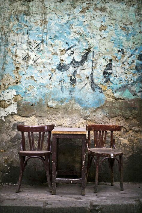 Old Cairo, Life In Egypt, Street Cafe, Robert Doisneau, Old Egypt, Visit Egypt, Egyptian Culture, Cafe Art, Peeling Paint