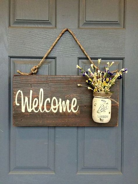 Wood Signs For Home, Porch Welcome Sign, Rustic Wooden Sign, Diy Holz, Country House Decor, Mason Jar Crafts, Diy Signs, Jar Crafts, Diy Tips