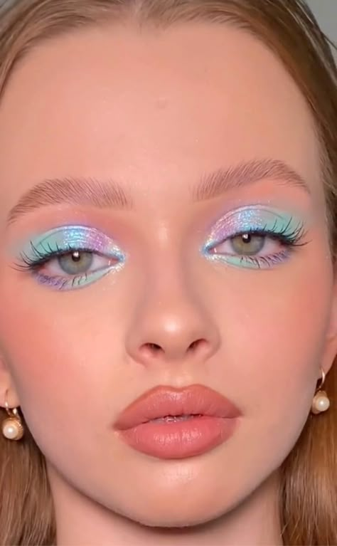 Mermaid Makeup Looks Eyeshadows, Beach Themed Makeup, Ariel Makeup Halloween, Ariel Inspired Makeup, Ariel Eye Makeup, Ariel Makeup Look, Mermaidcore Makeup, Pastel Blue Eyeshadow, Under The Sea Makeup