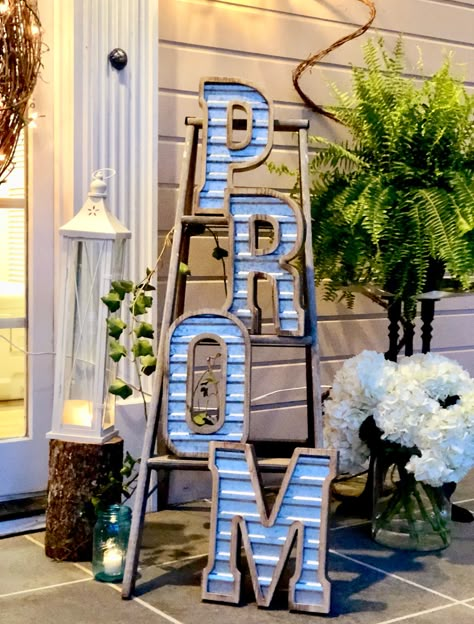 M-A-C-I Country Prom Ideas Decoration, High School Dinner Party Ideas, Outdoor Prom Decorations, Garden Theme Prom Decorations, Prom 2023 Decor, Pre Prom Party Decorations, Boho Prom Theme Ideas, Junior Prom Decorations Party Ideas, Prom Theme Ideas 2023