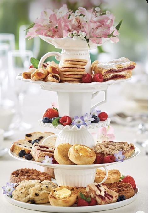 Afternoon Tea Food Ideas Savoury, Tea Party Setup Ideas, Breakfast Tea Party Ideas, Fancy Tea Party Food, High Tea Decorations Table, High Noon Tea Party, Breakfast Gathering Ideas, Afternoon Tea Ideas Table Settings, Tea Party Food Table Display