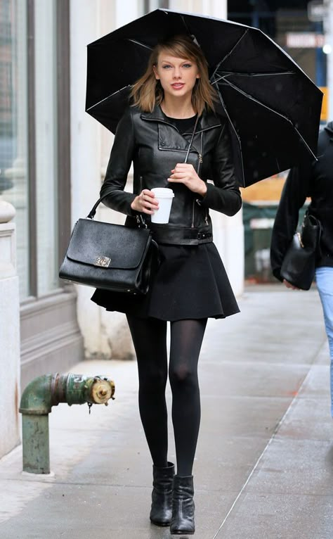 Cloudy Skies from Taylor Swift's Street Style  Taylor makes rainy day dressing look so stylish in this black leather jacket, mini skirt and tights. Taylor Swift Street Style, Mode Shoes, Taylor Swift Outfits, Outfit Trends, Rainy Day Outfit, Taylor Swift Style, Emma Stone, Inspired Outfits, 가을 패션