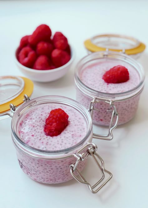 Vegan Raspberry Chia Pudding, Chia Seed Pudding For Babies, Healthy Chia Pudding, Easy Chia Pudding, Raspberry Chia Pudding, Chai Pudding, Pudding Recipes Healthy, Chia Pudding Recipes Healthy, Chia Recipes