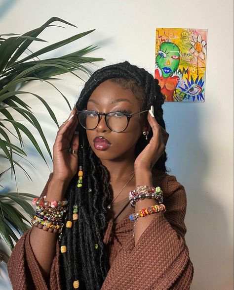 Bohemian Black Hairstyles, Earth Black Women, Hippie Braids Hairstyles, Boho Natural Hairstyles, Bohemian Aesthetic Fashion, Mid 2000s Aesthetic, Hippie Black Woman, Earthy Hairstyles, Earth Girl Aesthetic