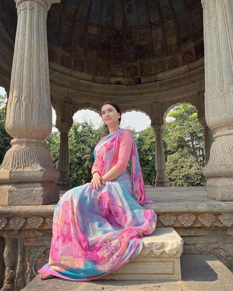 Gopi Dress Vrindavan, Vrindavan Aesthetic, Gopi Krishna, Gopi Dress, Poses For Photoshoot, Saree Inspiration, Punjabi Wedding Couple, Desi Attire, Fashionable Saree