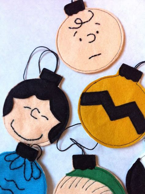 Charlie Brown Ornaments - A Little Grey Brown Christmas Ornaments, Movie Ornaments, Creativity Ideas, Christmas Felt, Brown Christmas, Navidad Diy, Charlie Brown Christmas, Ornament Tutorial, Felt Board