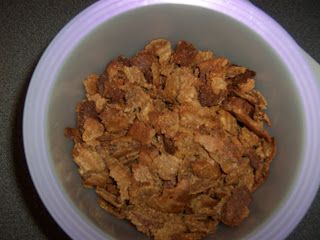 Homemade bran flakes Bran Flakes Cereal, Bran Flakes, Health Drinks Recipes, Bran Cereal, Cold Cereal, Old Stuff, Homemade Granola, Health Drink, Baked Goods