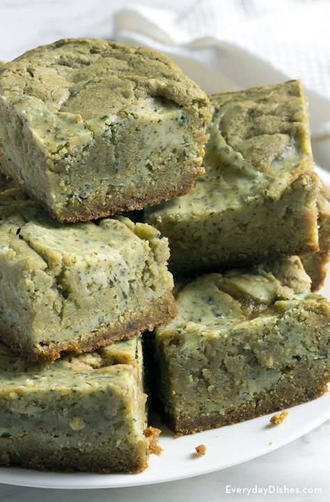 Our matcha green tea cheesecake blondies are rich, dense and loaded with antioxidants. Cheesecake Blondies, Blondies Dessert, Tea Cheesecake, Green Tea Cheesecake, Matcha Green Tea Smoothie, Blondie Dessert, Matcha Green Tea Recipes, Matcha Dessert, Matcha Recipes