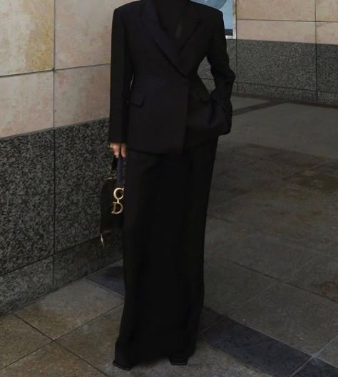 Classy Hijab Outfits, Hijabi Winter Outfits, Rok Outfit, Stile Hijab, Elegant Outfit Classy, Hijabi Outfits, Modest Wear, Hijabi Fashion, All Black Outfit