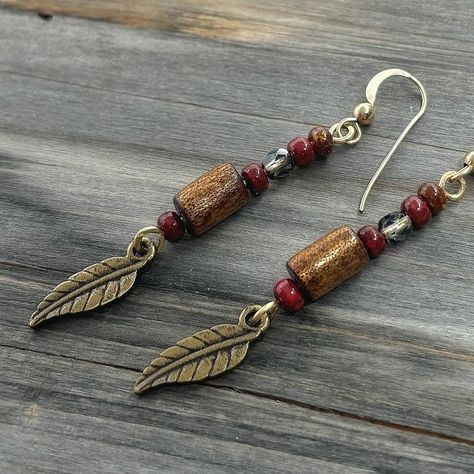 Welcome in the fall with these beautiful autumn leaf earrings. Find them in my Etsy Shop: https://spiritwoodsdesigns.etsy.com/listing/1598311906 #autumnearrings #autumnjewelry #autumnjewellery #falljewelry #falljewellery #fallearrings #dangleearrings #rusticearrings #bohoearrings #westernjewelry Handmade Anniversary Gifts, Fall Bead, Autumn Jewelry, Minimalist Earring, Rustic Earrings, Fall Earrings, Western Jewelry, Fall Jewelry, Gift For Girlfriend