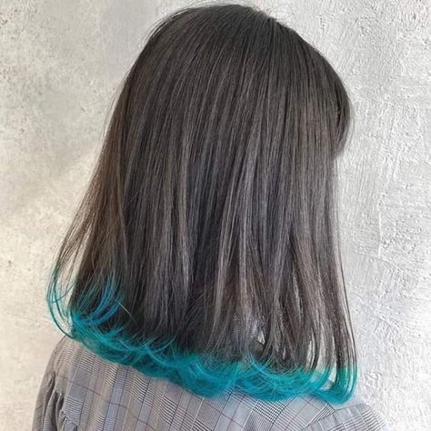 Dip Dye Hair Brunette, Under Hair Color, Two Color Hair, Hidden Hair Color, Dipped Hair, Blue Ombre Hair, Dip Dye Hair, Chic Short Hair, Hair Color Underneath