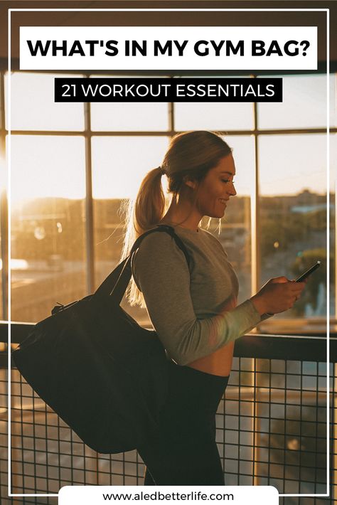 Everything that you need to stock your gym bag so you're ready for your next workout. Whether at the gym, on-the-go or at-home these accessories and essentials will help you take your workouts to the next level! via @aledbetterlife Fitness Must Haves, What To Keep In Your Gym Bag, Gym Essentials Woman, Gym Bag Aesthetic, Gym Bag Essentials Women, Crossfit Equipment, Womens Gym Bag, Gym Bag Essentials, How To Strengthen Knees