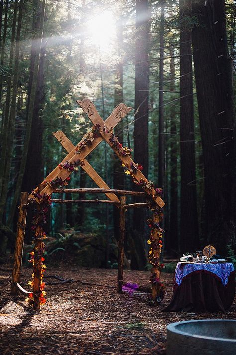 Nordic camping wedding as seen on @offbeatbride Asatru Wedding, Viking Wedding Ideas, Norse Wedding, Wiccan Wedding, Witchy Wedding, Scandinavian Wedding, Nordic Wedding, Hand Fasting, Camping Wedding