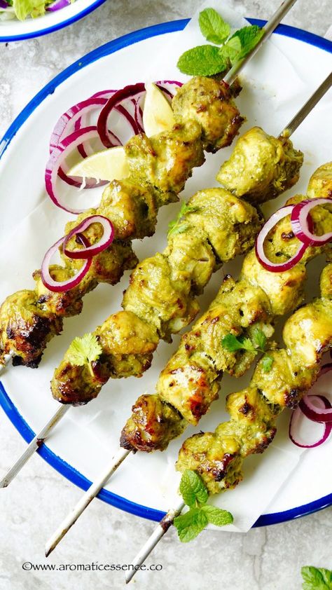 Chicken Hariyali, Hariyali Chicken, Chicken Tikka Kebab, Chicken Starter, Chicken Starter Recipes, Grilled Recipes, Tikka Recipe, Green Chicken, Indian Appetizers