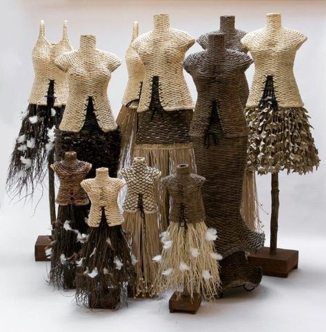 Abaca Fiber, Weaving Materials, Maori Designs, Plant Crafts, Maori Art, Bamboo Weaving, Artistic Installation, Textile Fiber Art, Fibres Textiles