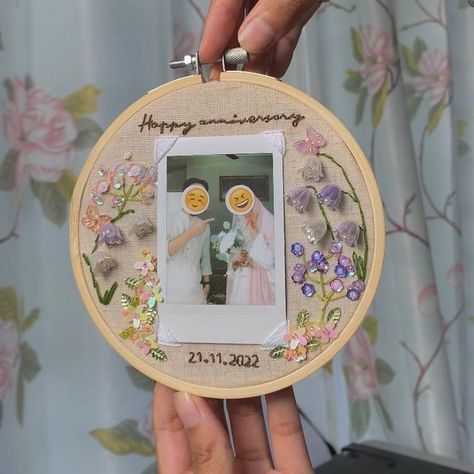 Instax Mini Frame, Frame Polaroid, Instax Polaroid, Iphone Wallpaper Pinterest, Knitting Quilt, Picture Frame Gift, Polaroid Picture, Mini Frame, Embroidery Hoop Art Diy