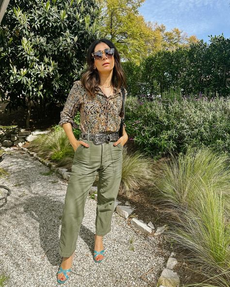 Beep Beep 🚗 scroll for my vintage Frederick’s of Hollywood denim jacket that has it all - sequins, studs and fringe - oh my! Thrifted Liz Claiborne top Vintage utility pants @foundationvintagestudio Vintage heels @luluflippinvintage Vintage @celine bag Vintage Celine, Frederick’s Of Hollywood, Vintage Heels, Utility Pants, Celine Bag, Top Vintage, Spring Summer Outfits, Liz Claiborne, Vintage Tops