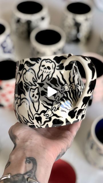 Hand Made Ceramic Mug, Goth Ceramic Art, Creepy Mug, Petroglyph Pottery Ideas, Pottery Painting Ideas Goth, Witchy Pottery Painting, Goth Pottery Painting, Scary Ceramics, Ceramic Scrafitto