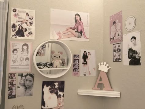 Kpop Gallery Wall, Kpop Room Aesthetic, Pinterest Room Decor, Room Desk, Cute Room Ideas, Pretty Room, Dreamy Room, Dream Room Inspiration, Room Makeover Inspiration