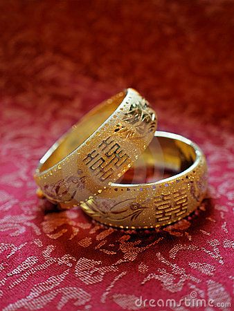 Chinese traditional wedding bangles Chinese Bridal Jewelry, Chinese Jewelry Traditional Men, Chinese Wedding Ring, Chinese Gold Jewellery, Wedding Gold Bangles, Chinese Jewelry Traditional, Chinese Ring, Gold Jewellery India, Dragon Wedding