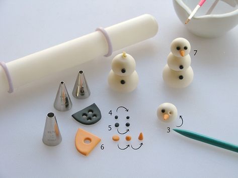 Fondant Snowman Tutorial, Fondant Santa Tutorial, Fondant Christmas Decorations, Fondant Snowman, Christmas Fondant, Mini Christmas Cakes, Perfect Sugar Cookies, Snowman Cake, Cake Templates