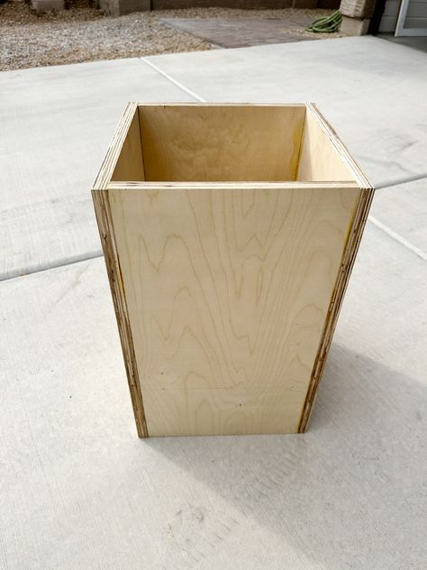 Diy Indoor Planter Box Ideas, Plywood Planter Boxes, Diy Square Planter, Plywood Planter, Neatly Living, Tall Planter Boxes, Indoor Planter Box, Mdf Trim, Diy Planters Indoor