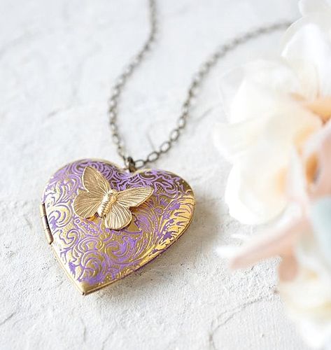 Purple Heart Jewelry, Cute Lockets, Purple Locket, Butterfly Locket Necklace, Butterfly Locket, Cincin Diy, Locket Necklaces, Faberge Jewelry, Heart Butterfly