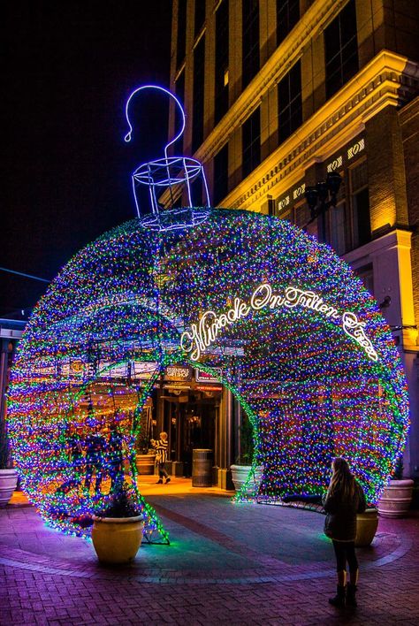 Christmas Light Festival, New Orleans In December, New Orleans December, New Orleans Winter, New Orleans At Christmas, New Orleans Christmas Decorations, Christmas In New Orleans, Christmas New Orleans, New Orleans Things To Do In