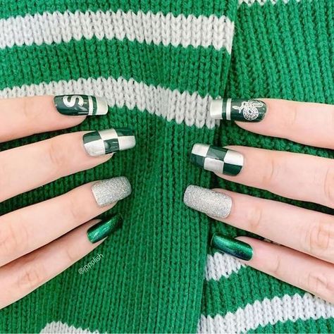 Draco Nails, Slytherin Acrylic Nails, Slytherin Nails, Maquillage Harry Potter, Harry Potter Nails Designs, Potter Nails, Harry Potter Nail Art, Harry Potter Nails, Nails Acrylic Almond