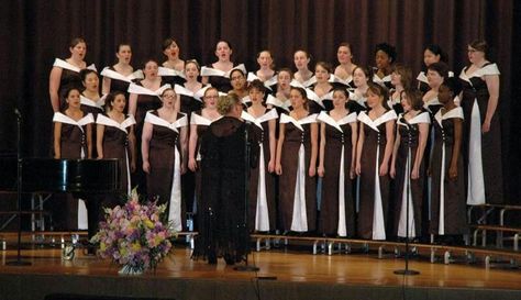 Black and white Choir Outfits, Choir Uniforms, Choir Dresses, Outfit Black And White, Outfit Upgrade, Singing Group, Praise And Worship, Choir, Black Outfit