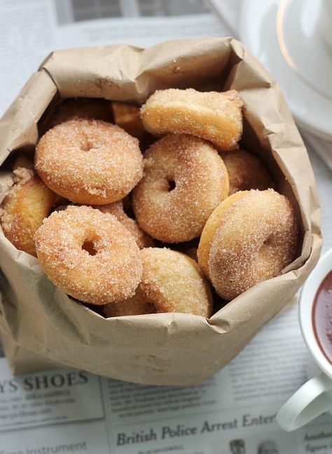 A simple mini baked donut recipe with cinnamon and sugar. This recipe can be used with a mini donut pan or a mini donut maker! Mini Donut Recipes, Mini Donuts Maker, Donut Maker, Cinnamon Sugar Donuts, Sugar Donut, Cinnamon Recipes, Baked Donuts, Think Food, Mini Donuts