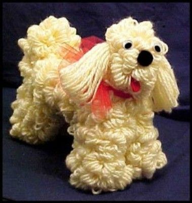 Use an old hanger and a skein of yarn to make a yarn dog. This is a guide for making a yarn dog. Wire Hanger Crafts, Diy Clothes Hangers, Wire Coat Hangers, Yarn Animals, Doll Clothes Hangers, Crocheted Animals, Crochet Pieces, Hanger Crafts, Craft Market