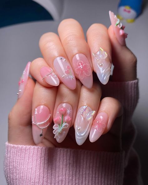 3D tulip nails 🌷🌷 inspo: @nailfrantasy #nailart #tulipnails #3dflowernails #3dnails #chromenails #flowernails Idea Nail Design, 3d Nails Aesthetic, Nail Inspo 3d Art, 3d Spring Nails, Cute 3d Nail Designs, Tulips Nails Design, Cute 3d Nails, Tulip Nail Art Designs, Pretty Gel Nail Designs