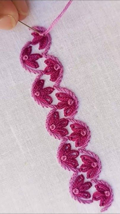 Designs For Borders, Embroidery Clips, Needle Work Embroidery, Embroidery Pearls, Easy Hand Embroidery, Embroidery Video, Simple Hand Embroidery, Hand Work Design, Clothes Embroidery Diy