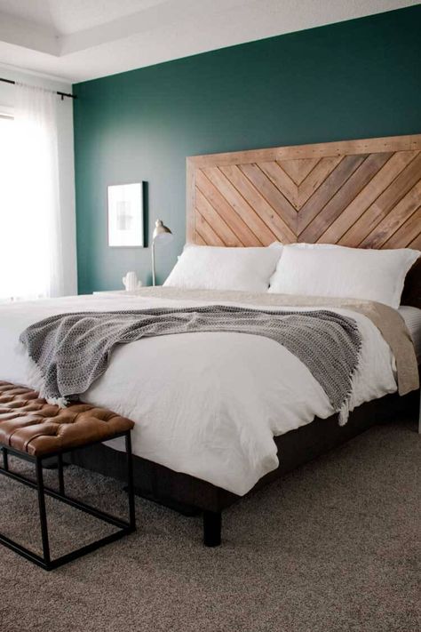 Cozy Minimalist Bedding | Green Accent Wall | Wood Headboard Moody Vibes, Green Accent Walls, Minimalist Bed, Bedroom Accent, Wooden Headboard, Accent Wall Bedroom, Green Walls, Dark Walls, Headboard Designs