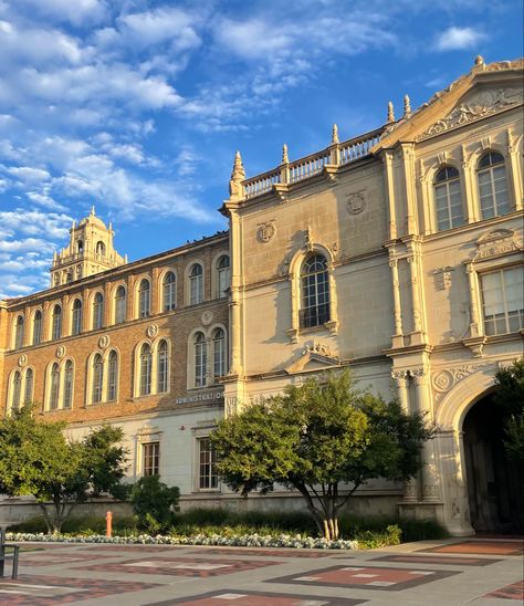 Texas A And M, Texas College Aesthetic, Texas Tech Aesthetic, Uiuc Campus Aesthetic, Texas Tech University Aesthetic, Texas Tech Campus, North Texas University, Texas Tech University Campus, Campus Aesthetic