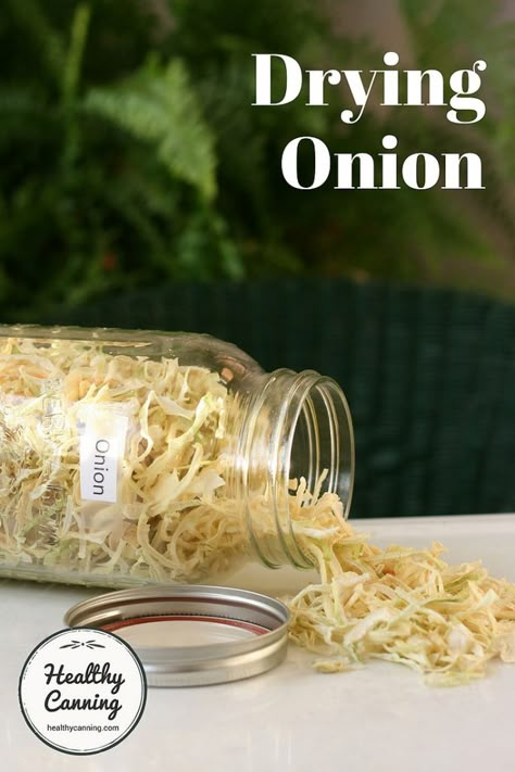 Dehydrating Onions, Dehydrate Onions, Drying Onions, Soaking Grains, Healthy Canning, Onion Benefits Health, Dehydrating Food Storage, Dehydrated Vegetables, Canning Food Preservation