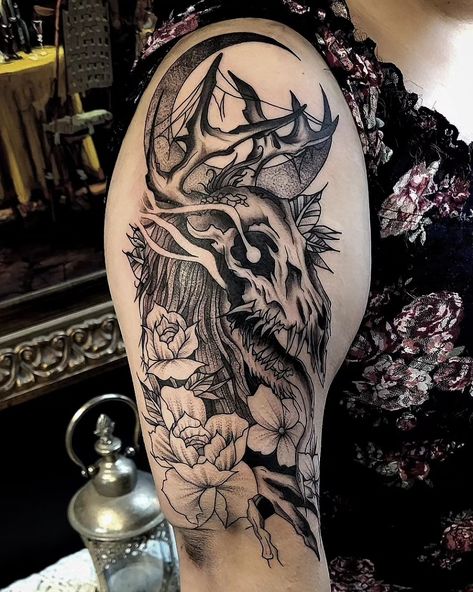 Blackwork wendigo tattoo. Black and grey tattoo. Skin Walker Tattoo, Necromancy Tattoo, Wendigo Tattoo Design, Skinwalker Tattoo, Dragon Skull Tattoo, Wendigo Skull, Underworld Tattoo, Wendigo Tattoo, Cryptid Tattoo