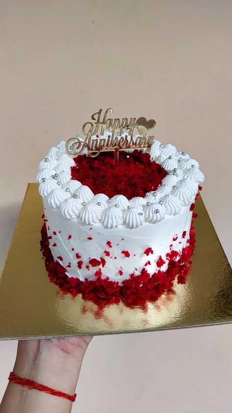 Red velvet cake easy design Red Velvet Cake For Anniversary, Red Velvet Heart Shape Cake Designs, Red Velvet Cake Decorating Ideas, Red Velvet Birthday Cake For Men, Simple Red Velvet Cake Designs, Red Velvet Birthday Cake Ideas For Women, Red Velvet Birthday Cake Decoration, Red Velvet Cake Decoration Design, Red Velvet Cake Design Ideas