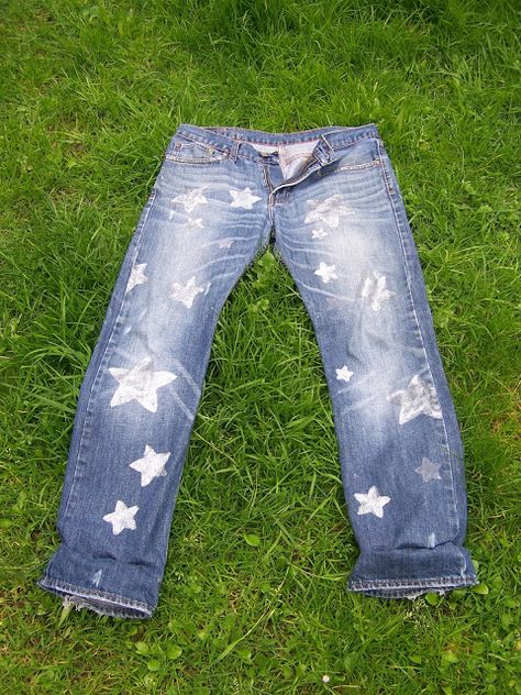 Madialeva : Manualidades, reciclaje, ideas de costura y patrones Sewing Jeans, Denim Ideas, Painted Jeans, Altering Clothes, Boyfriend Jean, Painted Clothes, Jeans Diy, Upcycled Denim, Crafty Diy