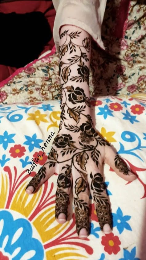 #Rose #mehandi Flower Mehandi Designs Rose, Dubai Rose Mehndi Designs, Rose Flower Mehndi Designs, Mehendi Rose, Mehandi Designs New, Mehendi Course, Hena Designs, Mehendi Function, Mehndi Mehndi