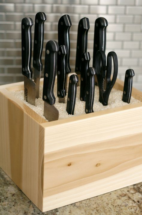 Knife Block Ideas, Diy Vegetable Storage, Wood Block Candle Holder, Knife Block Diy, Diy Scrap Wood Projects, Barn Wood Mirror, Kitchen Knife Storage, Diy Scrap Wood, Diy Coat Rack