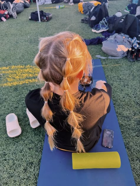 Simple Volleyball Hairstyles, Race Day Hair, Tennis Hairstyles, Football Hairstyles, Tennis Hair, Hair Tips And Tricks, Cute Sporty Hairstyles, Soccer Hairstyles, Volleyball Hair