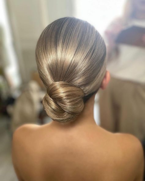 Sleek Elegant Bun, Slicked Bridal Bun, Slick Bun Bridal Hair, Slick Low Bun Wedding Hair, Middle Bun Wedding Hair, Sleek Bridesmaid Hairstyles, Bride Sleek Bun, Wedding Slick Back Bun, Sofia Richie Wedding Hair