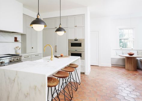 How To Style Terracotta Floor Tiles - The Nordroom Kitchen Terracotta Floor, Kitchen With Terracotta Floor, Saltillo Tile Kitchen, Terracotta Kitchen Floor, Terracotta Tiles Kitchen, Kitchen Flooring Trends, Terracotta Kitchen, Terracotta Floor Tiles, Terracotta Floors