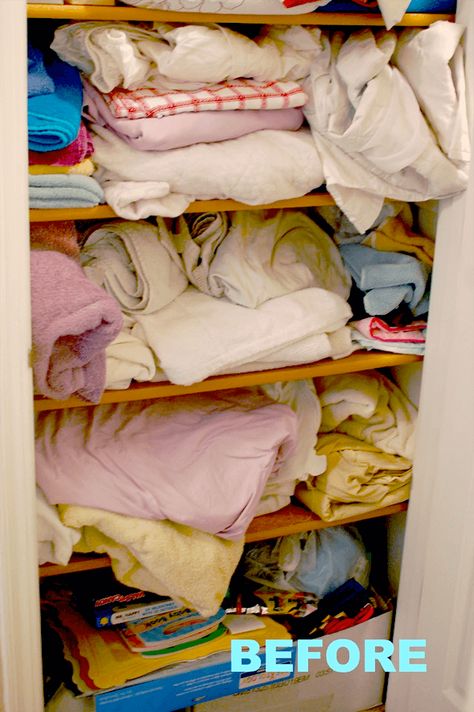 Dollar Store Organizing Ideas, Small Linen Closets, Organizing Linens, Closet Redo, Dollar Tree Organization, Dollar Store Diy Organization, Linen Closet Organization, Dollar Store Hacks, Summer Mantle Decor