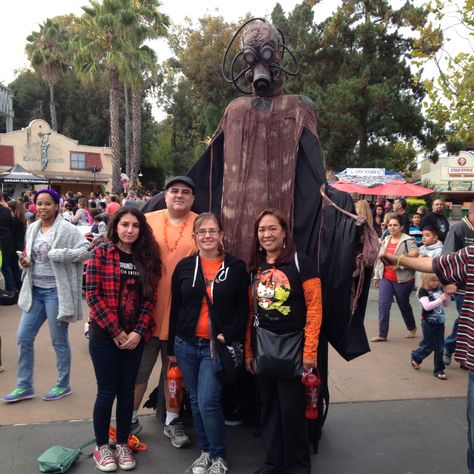 Fright Fest @Six Flags Discovery Kingdom Fright Fest Six Flags, Fright Fest, Flag Outfit, Six Flags, Trendy Graphic Tees, Cute Tank Tops, Stylish Hats, Amusement Park, Stylish Sneakers