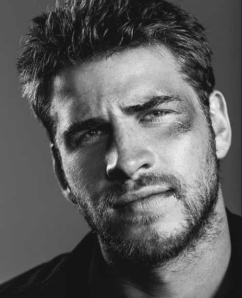 Liam Hemsworth Witcher, Liam Hemsworth Aesthetic, Lantern Corps Oaths, Gods Of The Arena, Hemsworth Chris, Charlie Bushnell, Men Long Hair, Hemsworth Brothers, Mens Haircuts Short Hair